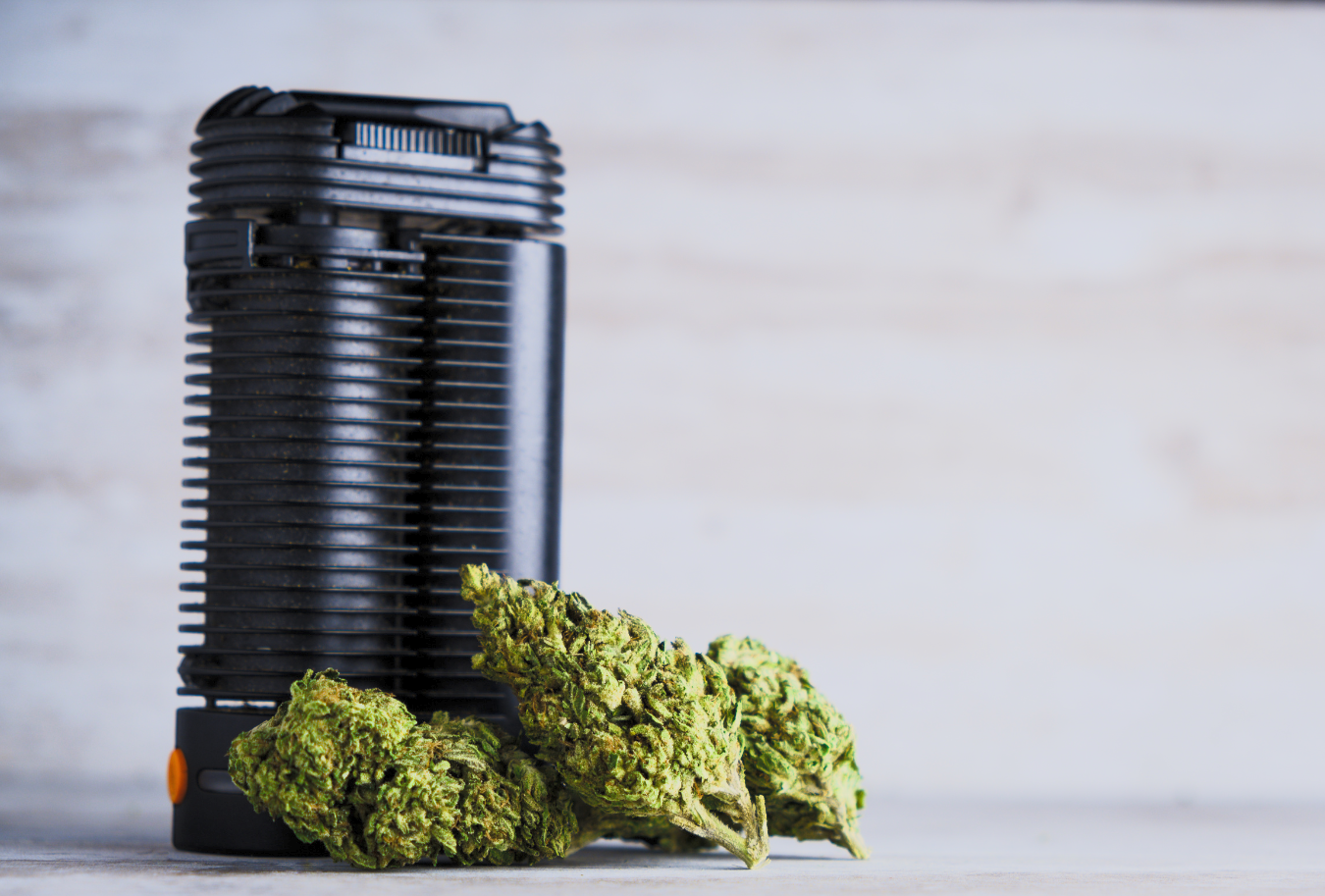 Cannabis Vaping 101: Unlocking the Basics for Beginners